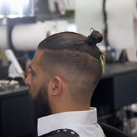 Dee the Barber